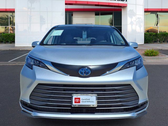 2024 Toyota Sienna LE