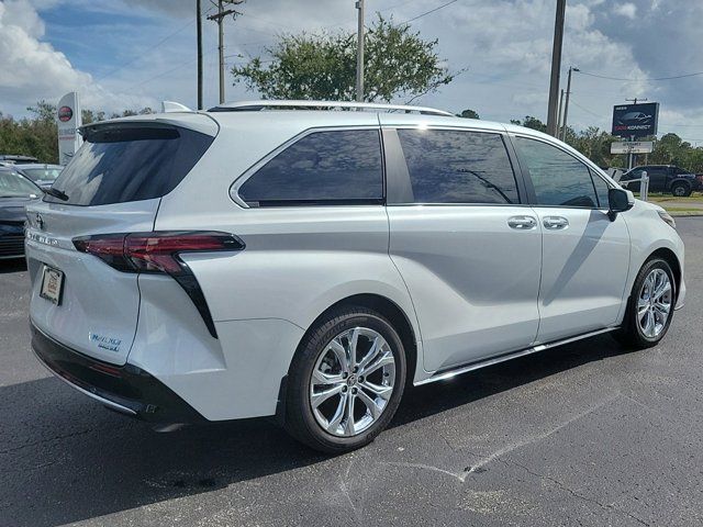 2024 Toyota Sienna Platinum