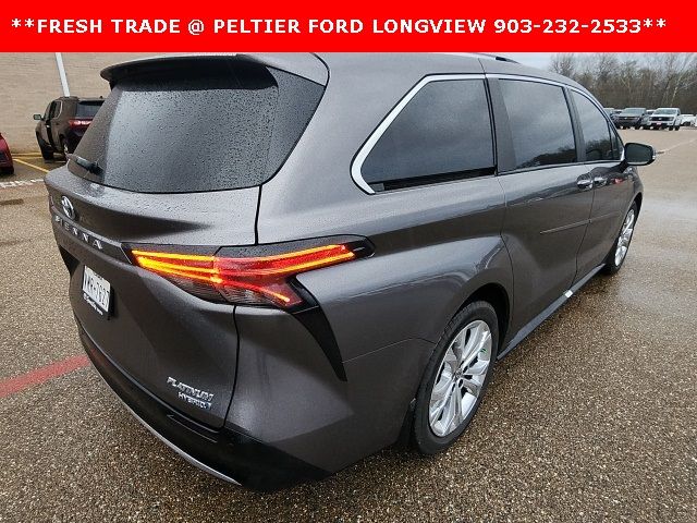 2024 Toyota Sienna Platinum