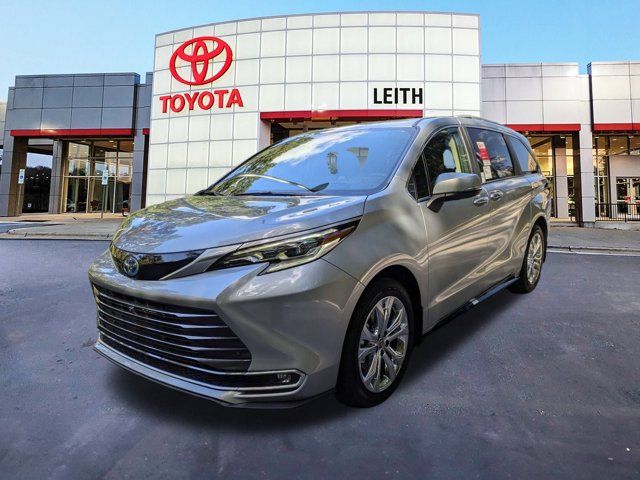 2024 Toyota Sienna Platinum