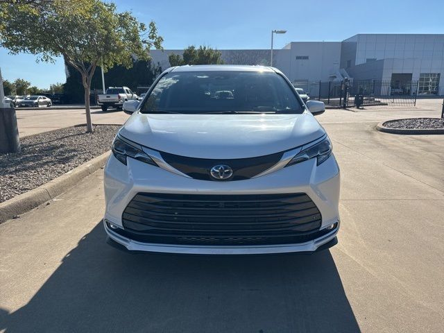 2024 Toyota Sienna Platinum