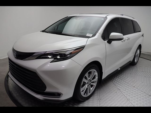 2024 Toyota Sienna Platinum