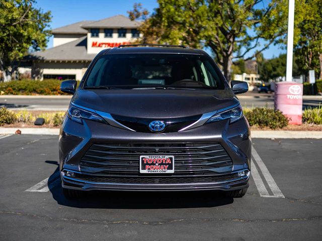 2024 Toyota Sienna Platinum