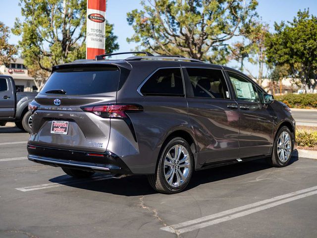 2024 Toyota Sienna Platinum