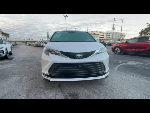 2024 Toyota Sienna Platinum