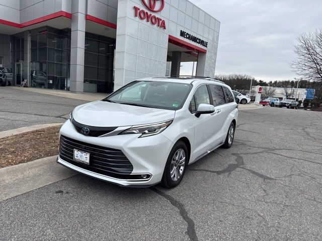 2024 Toyota Sienna Platinum