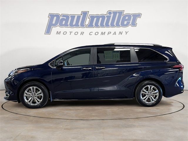 2024 Toyota Sienna Platinum