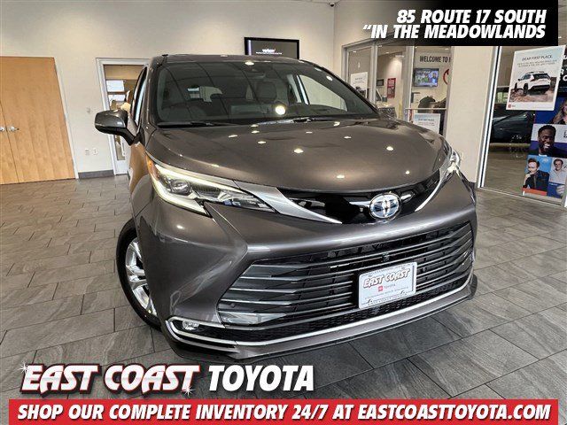 2024 Toyota Sienna Platinum