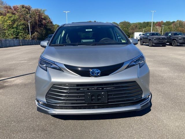 2024 Toyota Sienna Platinum