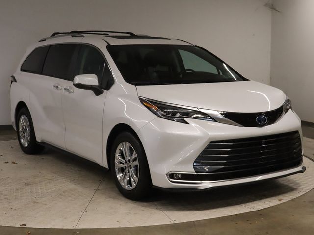 2024 Toyota Sienna Platinum