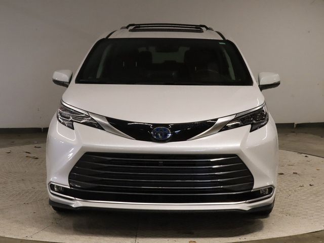 2024 Toyota Sienna Platinum