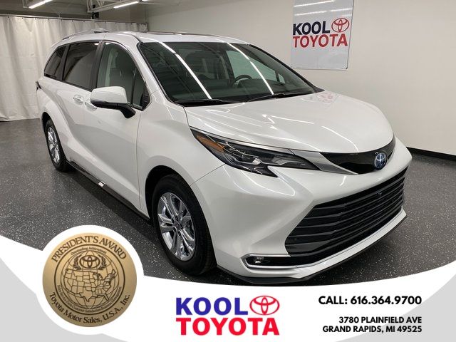 2024 Toyota Sienna Platinum