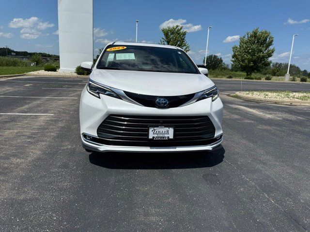 2024 Toyota Sienna Platinum