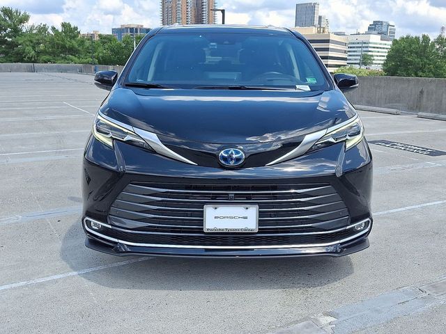 2024 Toyota Sienna Platinum