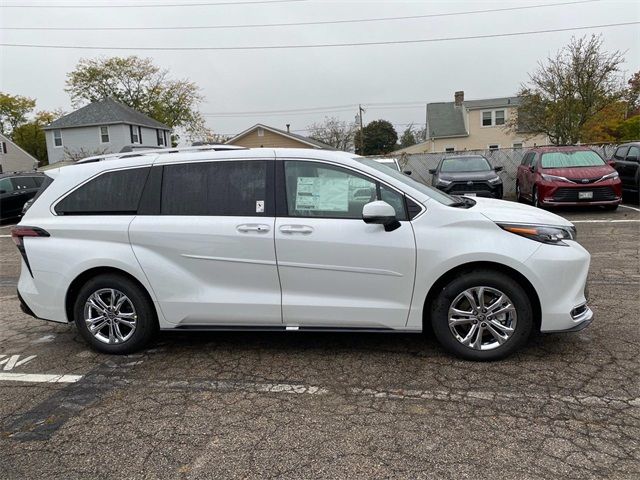 2024 Toyota Sienna Platinum