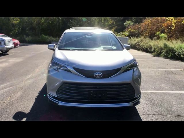 2024 Toyota Sienna Platinum