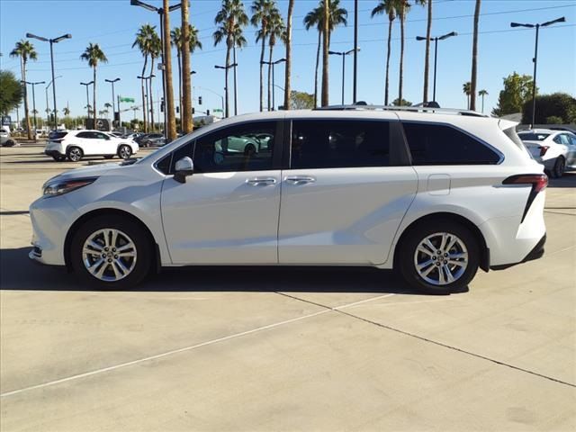 2024 Toyota Sienna Platinum