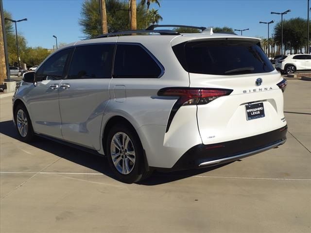 2024 Toyota Sienna Platinum