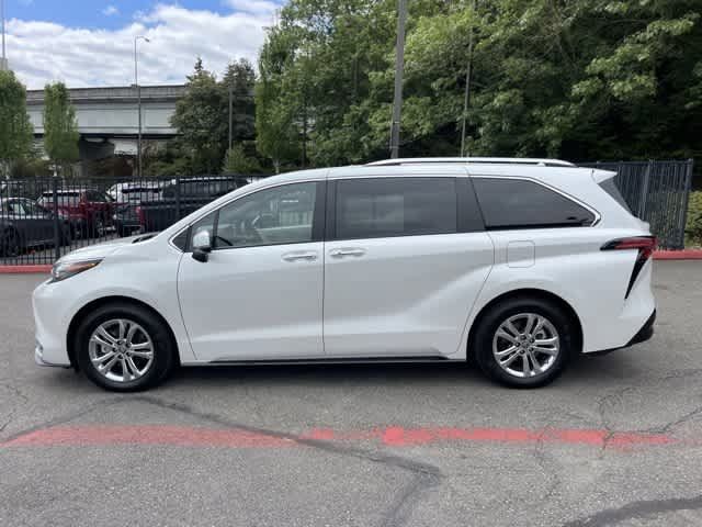 2024 Toyota Sienna Platinum