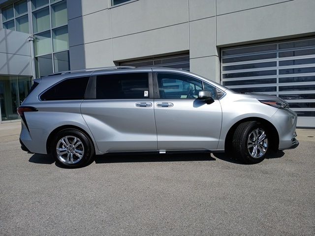 2024 Toyota Sienna Platinum