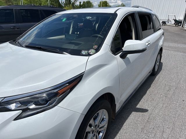 2024 Toyota Sienna Platinum
