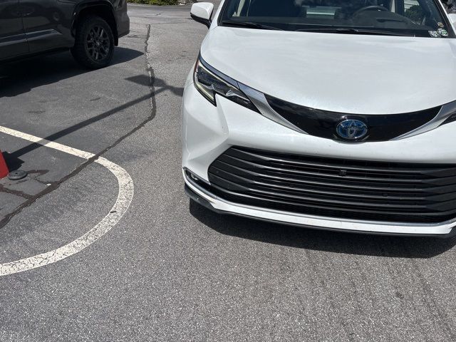 2024 Toyota Sienna Platinum