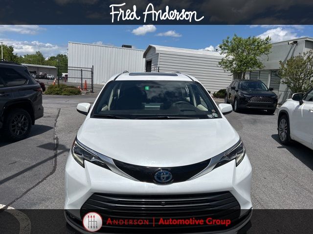2024 Toyota Sienna Platinum