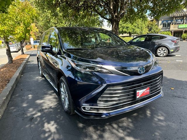 2024 Toyota Sienna Platinum