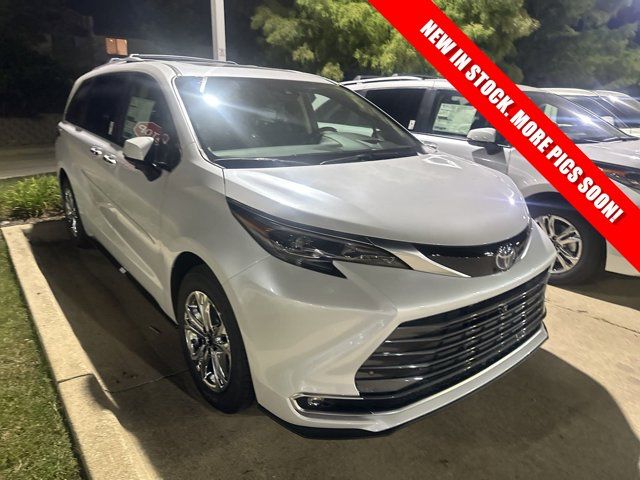 2024 Toyota Sienna Platinum