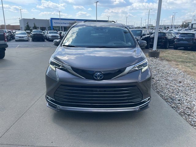 2024 Toyota Sienna Platinum