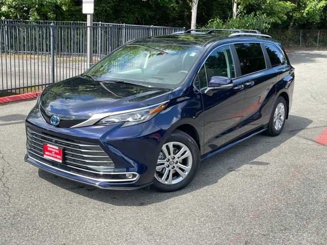 2024 Toyota Sienna Platinum