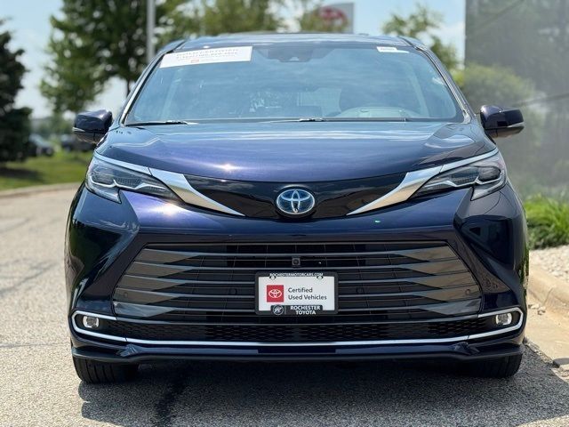 2024 Toyota Sienna Platinum
