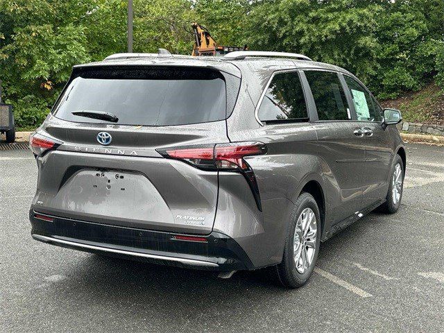 2024 Toyota Sienna Platinum