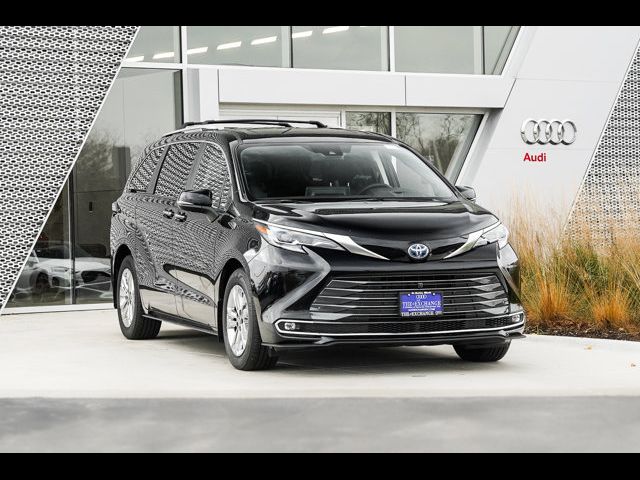 2024 Toyota Sienna Platinum