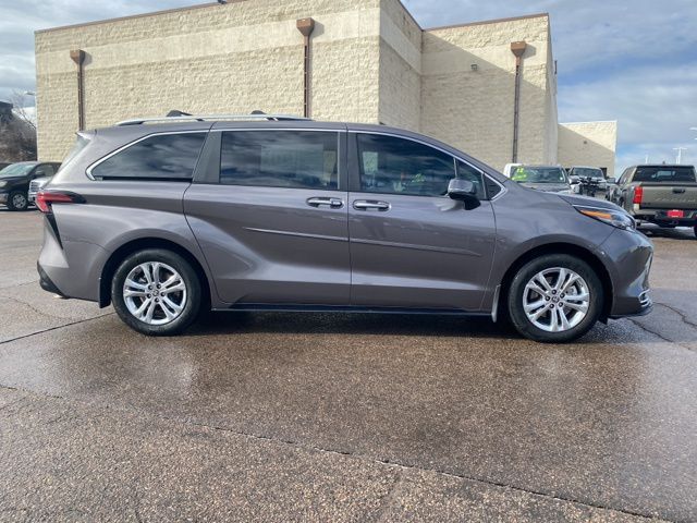 2024 Toyota Sienna Platinum