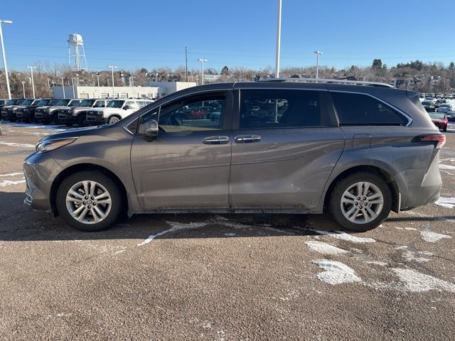 2024 Toyota Sienna Platinum