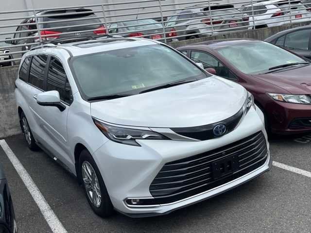 2024 Toyota Sienna Platinum