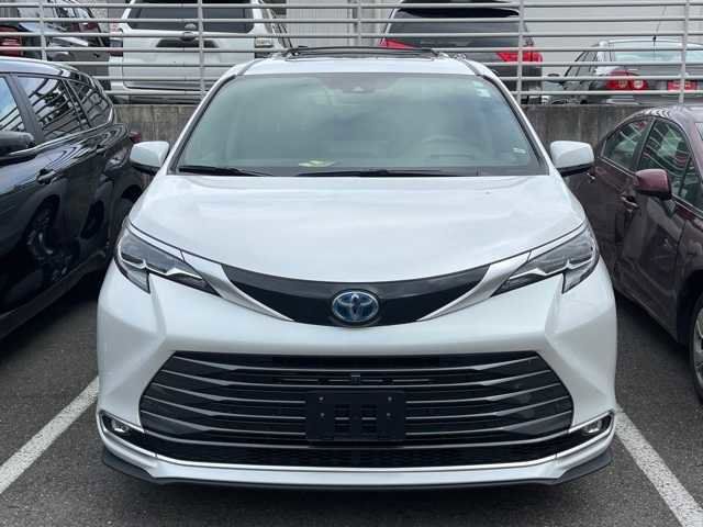 2024 Toyota Sienna Platinum