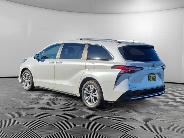 2024 Toyota Sienna Platinum