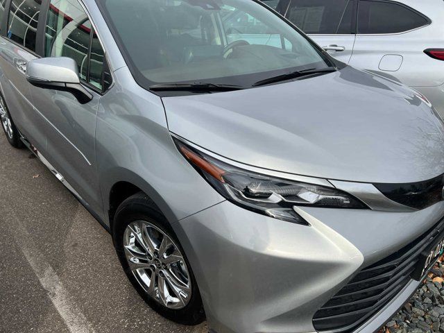 2024 Toyota Sienna Platinum