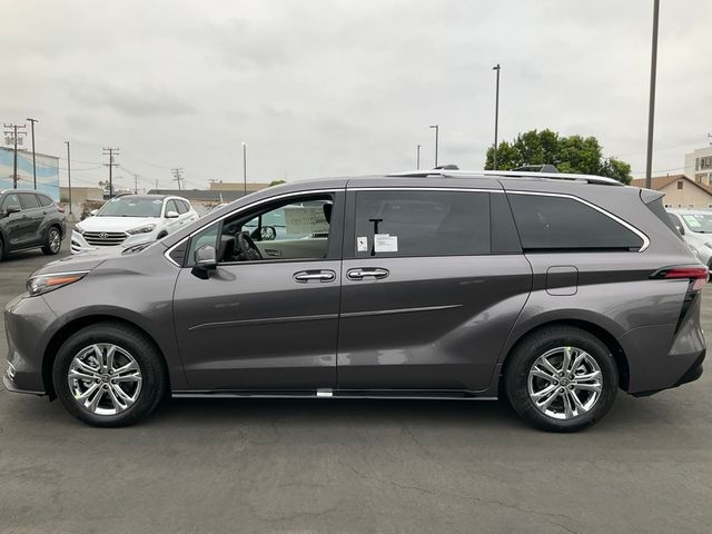 2024 Toyota Sienna Platinum