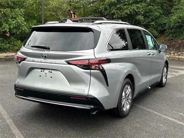 2024 Toyota Sienna Platinum