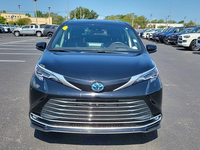 2024 Toyota Sienna Platinum