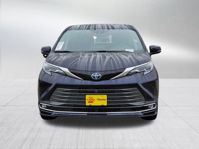 2024 Toyota Sienna Platinum