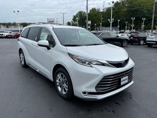 2024 Toyota Sienna Platinum