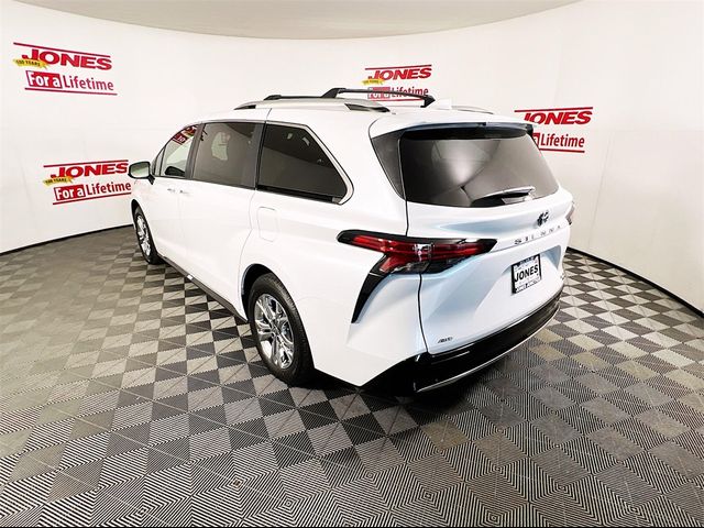 2024 Toyota Sienna Platinum