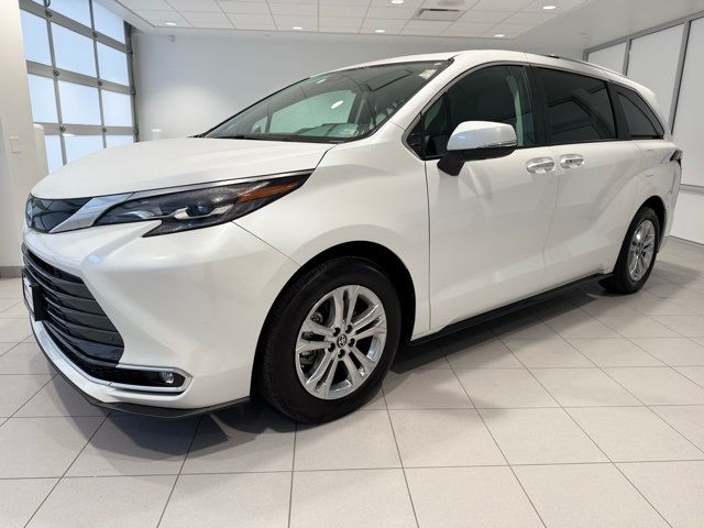 2024 Toyota Sienna Platinum