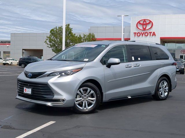 2024 Toyota Sienna Platinum