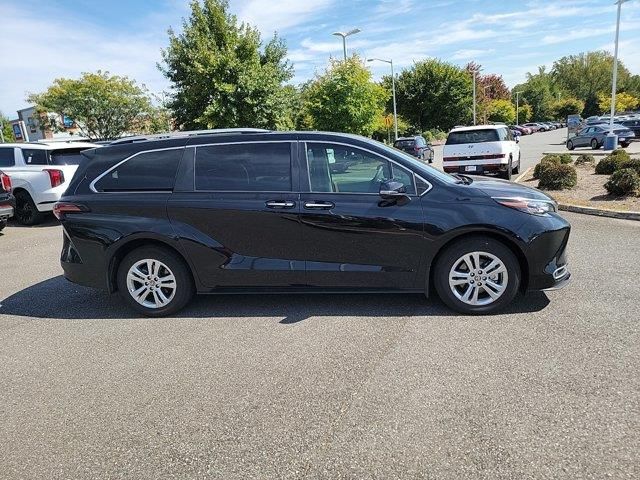 2024 Toyota Sienna Platinum