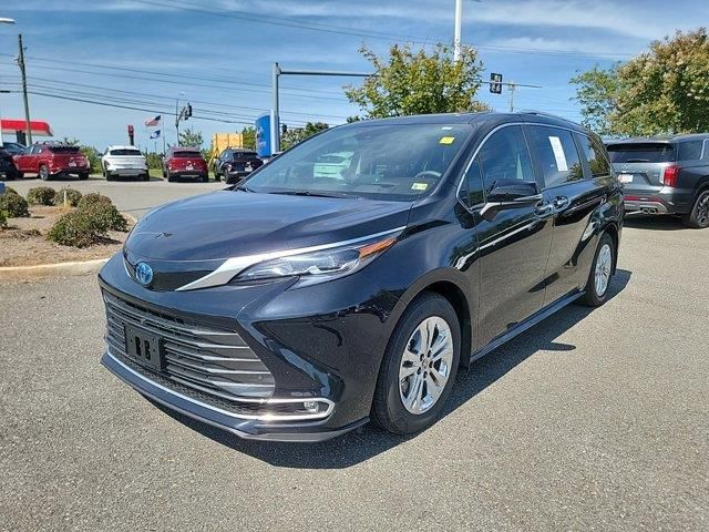 2024 Toyota Sienna Platinum